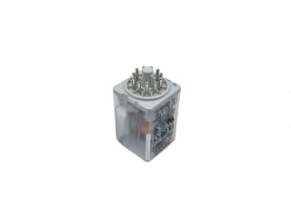 R15-2013-23-1220-WT przekaźnik 220VDC, 3 x styk przełączny 10A/250VAC